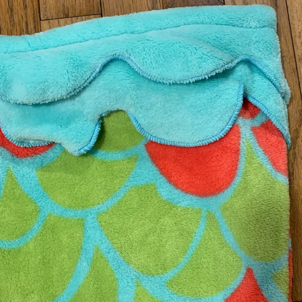 EUC Mermaid Tail Plush Poolside Beach Blanket Towel Summer Vaca One Size